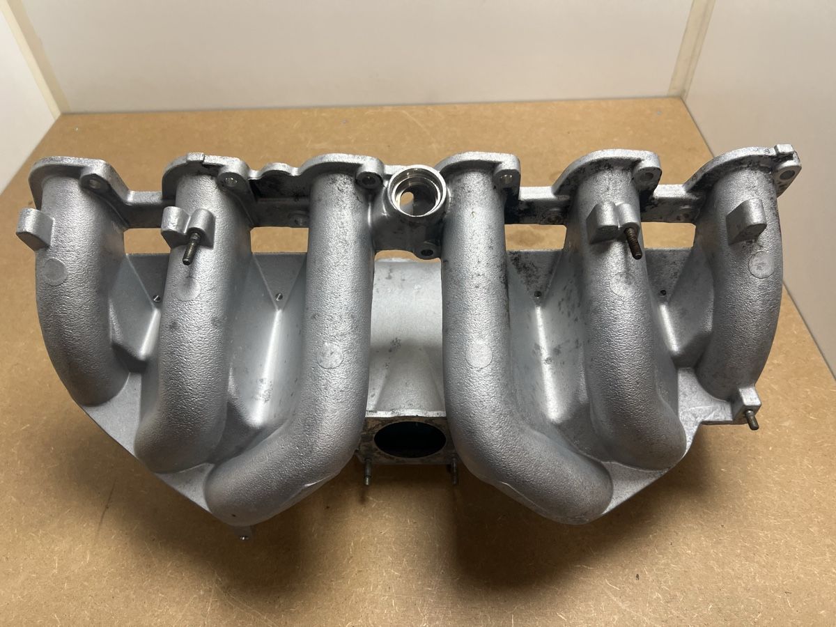 BMW Tutti pezzi di ricambio auto: Collecteur admission BMW E30 E28 – Usato da Poliez-Pittet venduto da Spounce 3