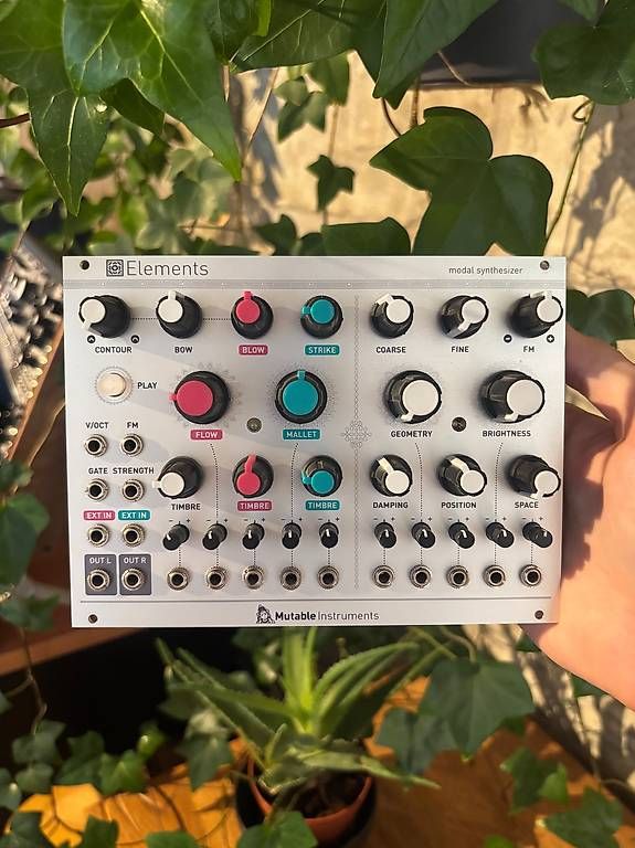 Instruments de musique: Module Eurorack : Mutable Instruments - Elements – D'occasion à Fribourg par rob_wz7h