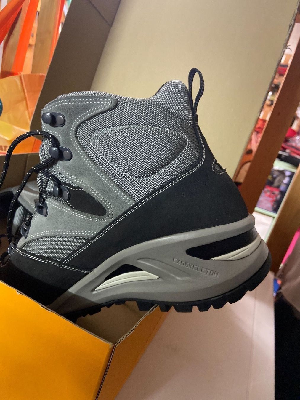 Aku Scarpe da uomo: AKU Top Wanderschuhe 46 NP 239.90 – Nuovo e nell'imballaggio originale da Zürich venduto da engebrunau 2