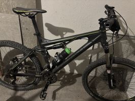 Top Marken Mountainbike vollgefedert - bereit für Trails