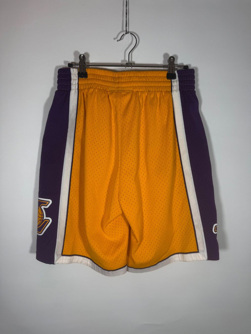 Nike Canottiere & Pantaloni: Lakers Nike LeBron James Shorts M – Usato da Mühledorf BE venduto da ericgrunder_12 1