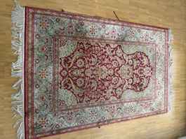 Schöner  alter Teppich ab 1.- 185x120cm