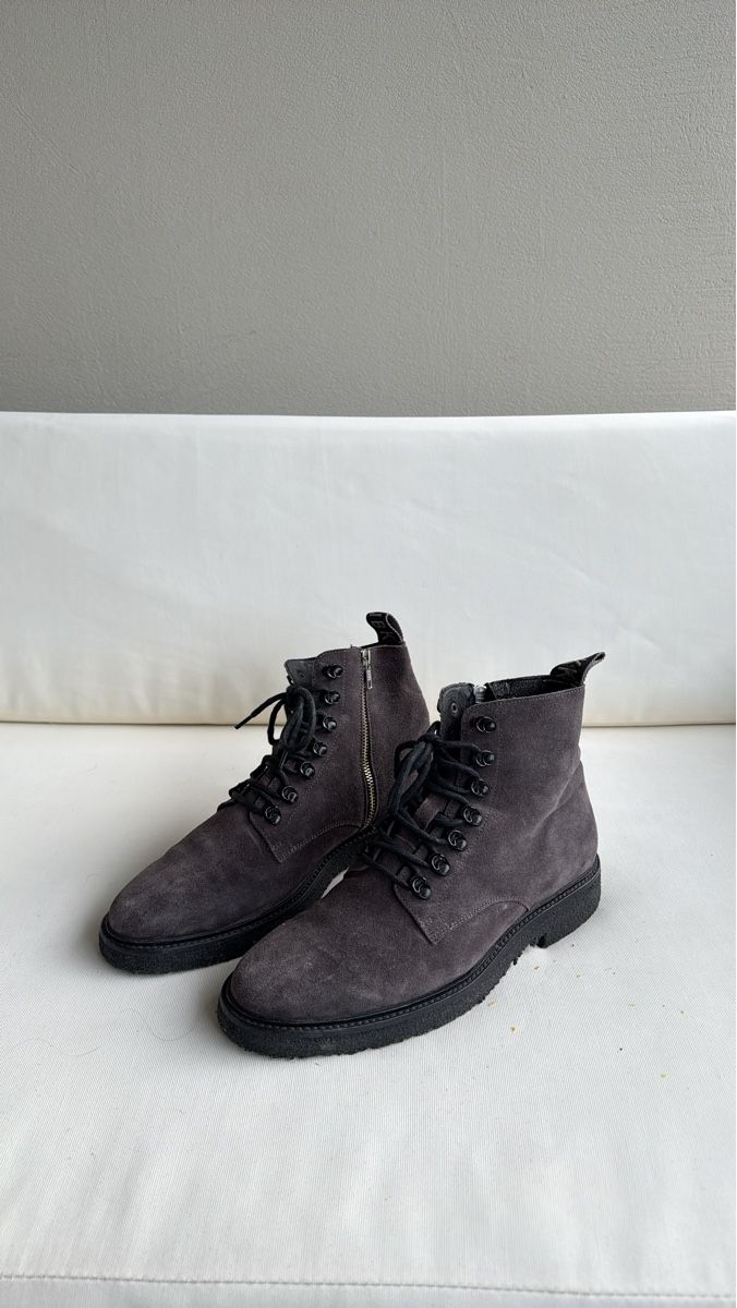 Herrenschuhe: Graue Wildlederstiefel Grösse 42 - Nubbik – Gebraucht aus Rotkreuz von sventraeger