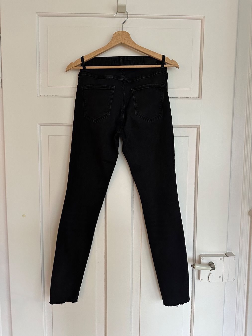 Pantaloni: Schwarzgraue Jeans von Set Gr. 36 – Usato da Zürich venduto da MakasoZH 1