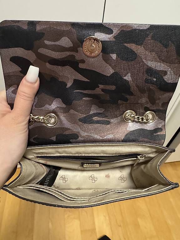Borse da donna: Guess Tasche – Usato da Bülach venduto da ade_h776 1