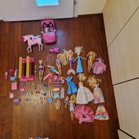 Barbies mit Zubehör