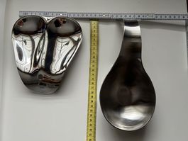 2 neuwertige Löffelablagen (Tchibo und Inox)