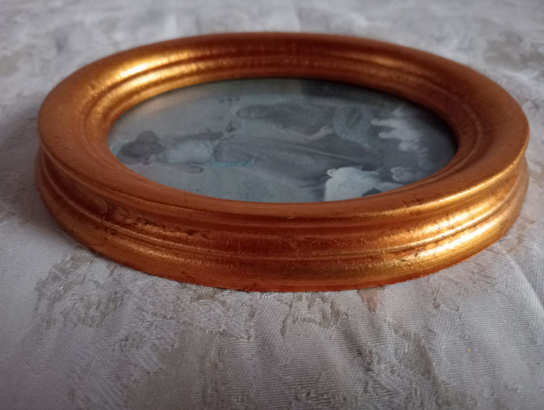 Bilderrahmen: Goldener ovaler Holz-Bilderrahmen mit Bild & Glasabdeckung – Gebraucht aus Oberdorf BL von Barocki888 7