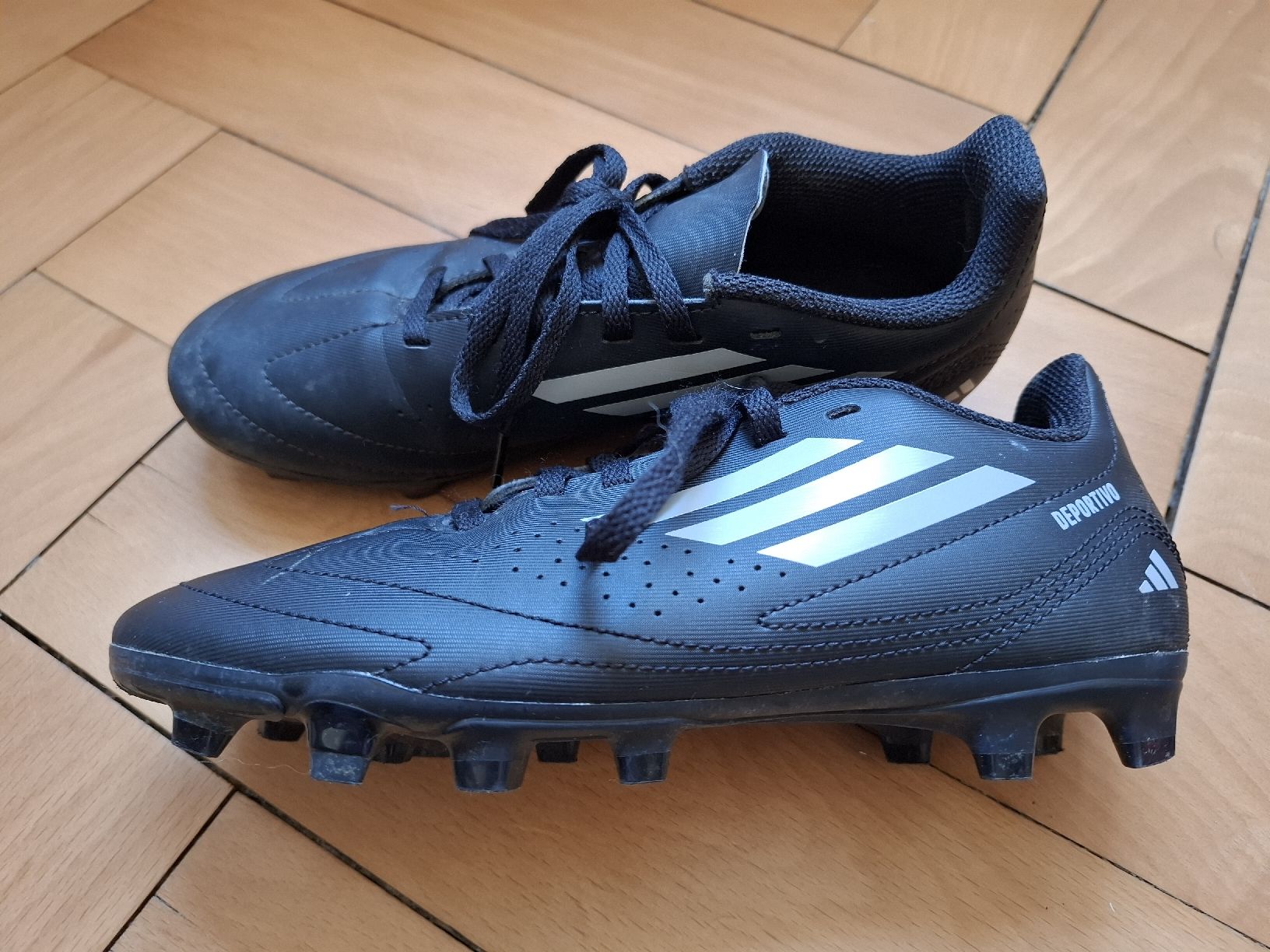 Herrenschuhe: chaussures foot crampons 36 – Gebraucht aus Courrendlin von tititchoun