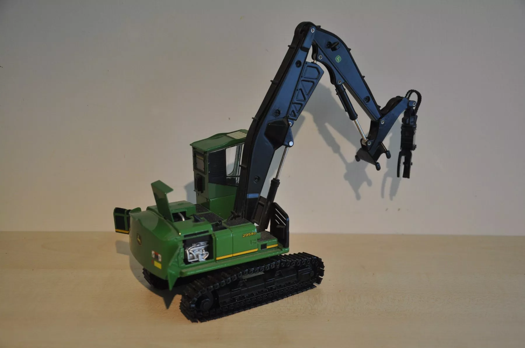 Modellbausätze & Standmodelle: JOHN DEERE 2954 D Log Loader – Defekt aus Mitlödi von worker04 2