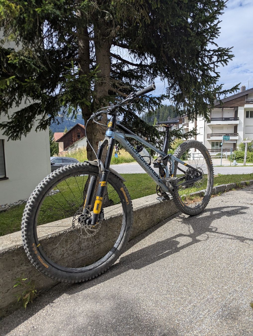 Mondraker Velos: MONDRAKER SUPERFOXY OHLINS 2022 – Gebraucht aus Lenzerheide/Lai von 9ag_zh6b 2