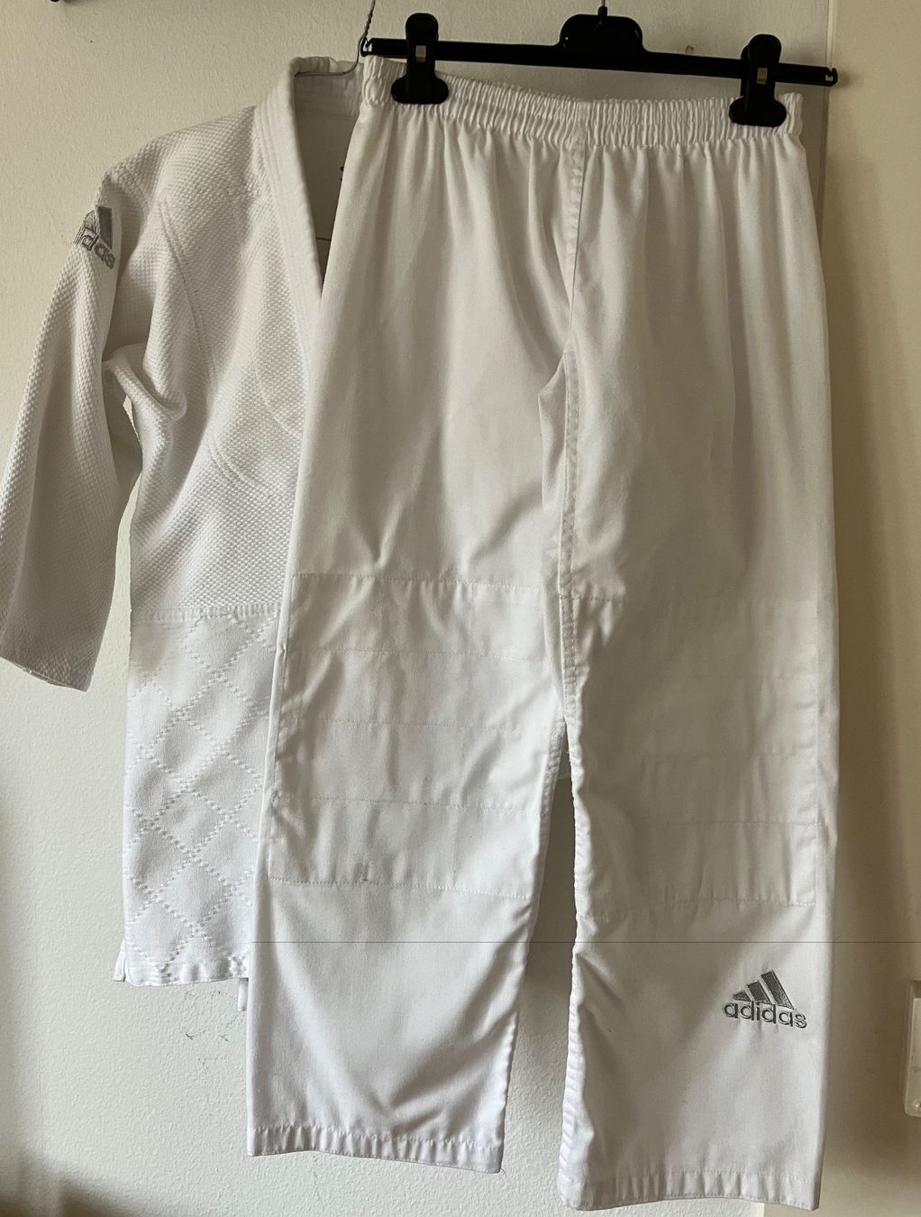 Completi: Gi Judo/Ju-jitsu Trainingsanzug, Grösse 150 – Usato da Zürich venduto da MonkeyTunes 3