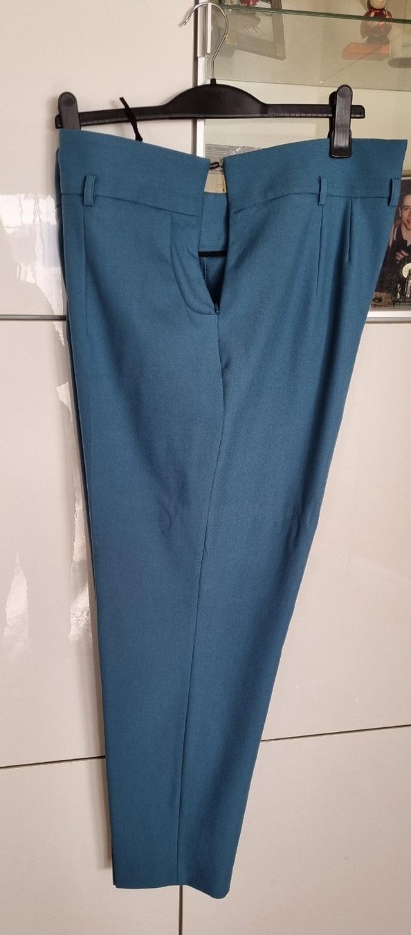 Madeleine Hosen: Madelaine T48 – Neu (gemäss Beschreibung) aus Tolochenaz von nieeva