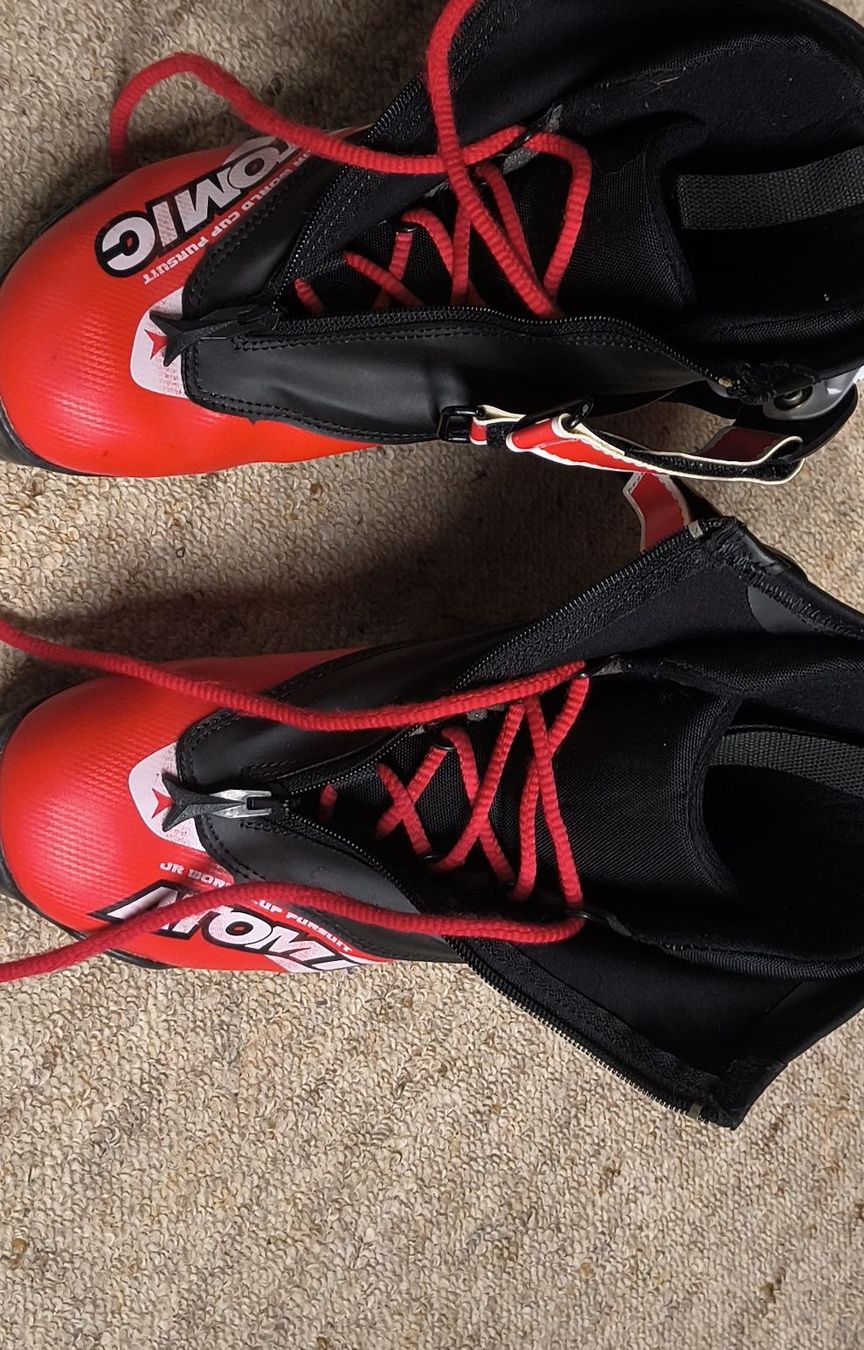 Atomic Scarpe per ragazzi: Atomic Langlaufschuhe Grösse 36 Skating – Usato da Wald ZH venduto da micotitolinotamtam 1