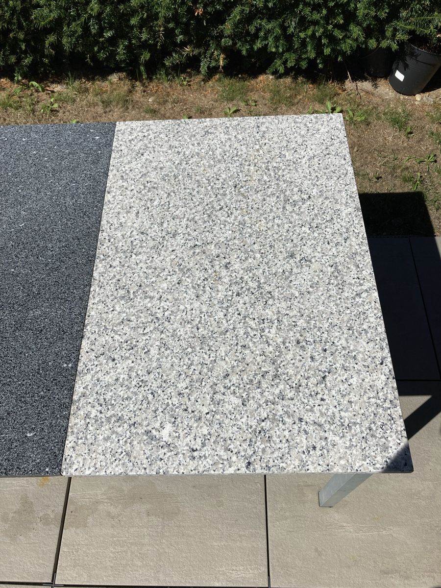 Tavoli: Grosser und robuster Metalltisch mit Granitplatten – Usato da Oberkirch LU venduto da claude_lagler 3
