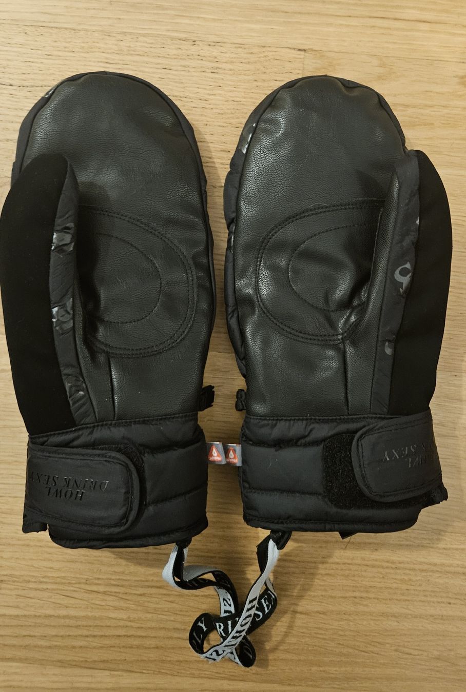 Guanti & manicotti: Handschuhe Howl - super Zustand – Nuovo (secondo la descrizione) da Zürich venduto da Stitch3000 1