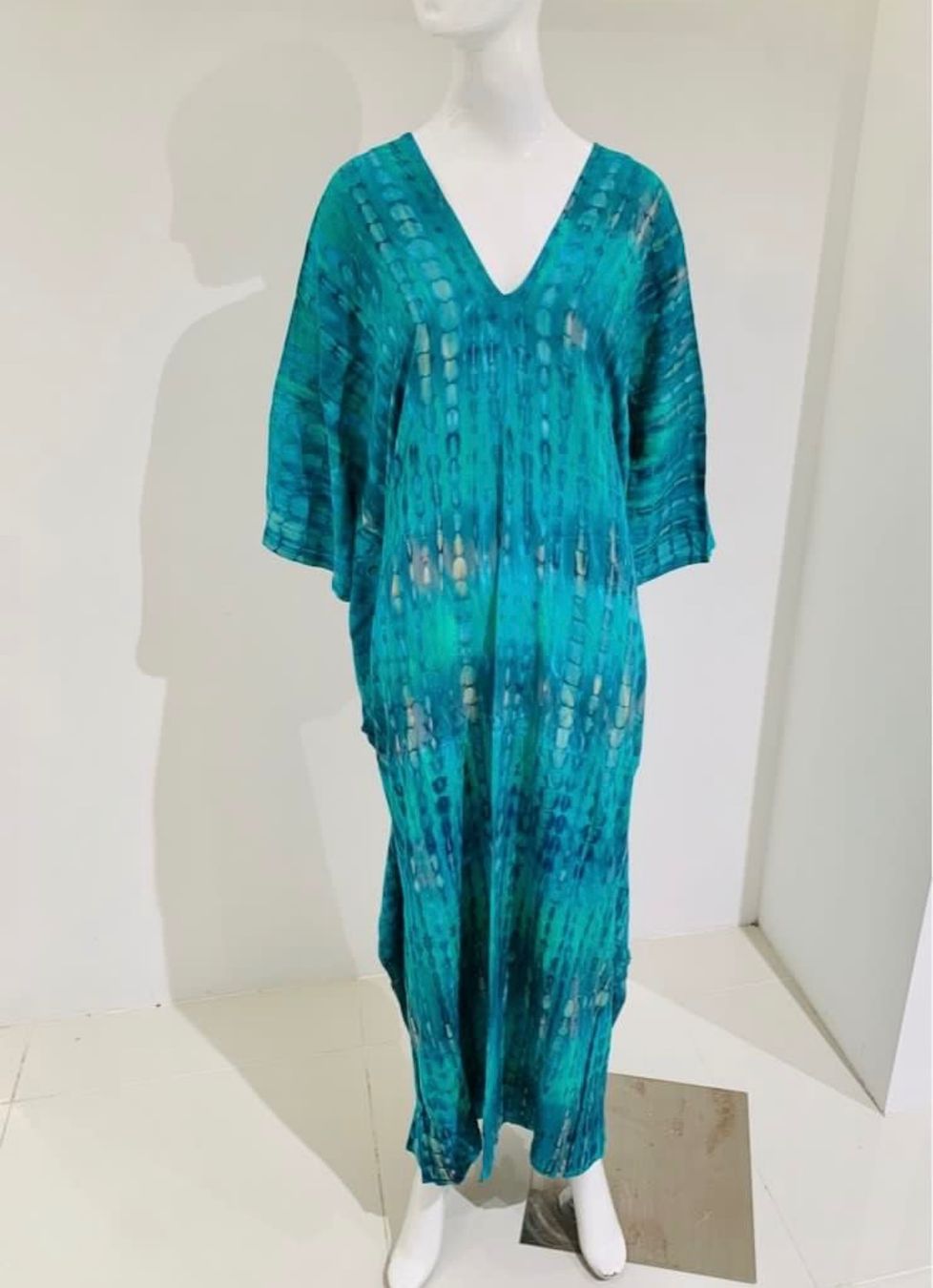 Vestiti: TURQUOISE TIE DYE KAFTAN Effortless Resort Elegance – Nuovo (secondo la descrizione) da Zürich venduto da Souljunic 4