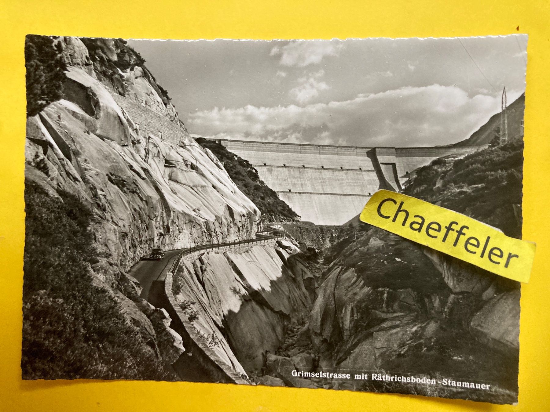 Cartoline postali: Grimselstrasse mit Räthrichboden-Staumauer – Usato da Zürich venduto da Chaeffeler
