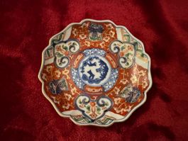 Japanischer Imari-Porzellantellers Meiji-Zeit, ca. 1868–1912