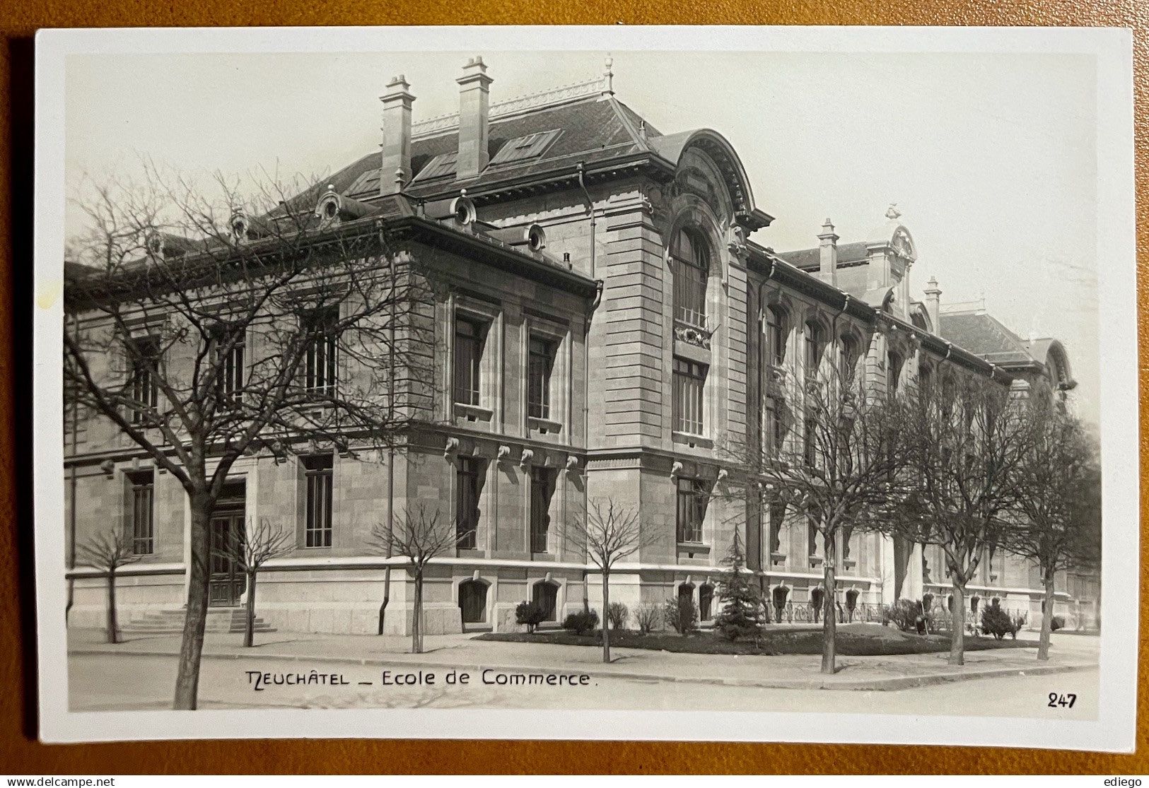 Cartoline postali: NEUCHÂTEL - Ecole de commerce – Usato da Lutry venduto da Ediego