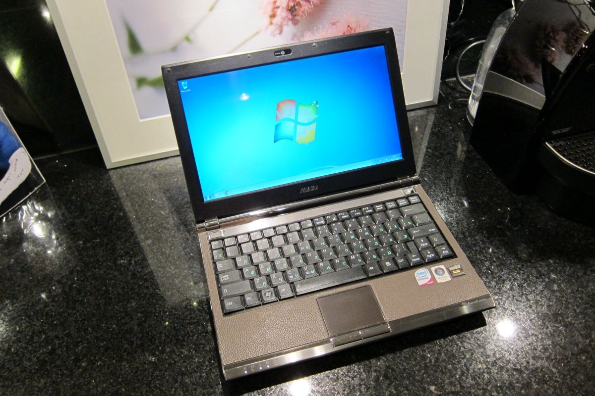 Asus Notebook: Laptop ASUS U2E in Echtem Leder – Usato da Zürich venduto da Privat4444