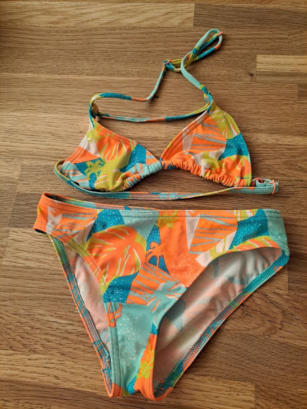 Badekleider & Bikinis: Mädchen Bikini in Grösse ca. 104.Mehrfarbig – Gebraucht aus Münsingen von chrigu212