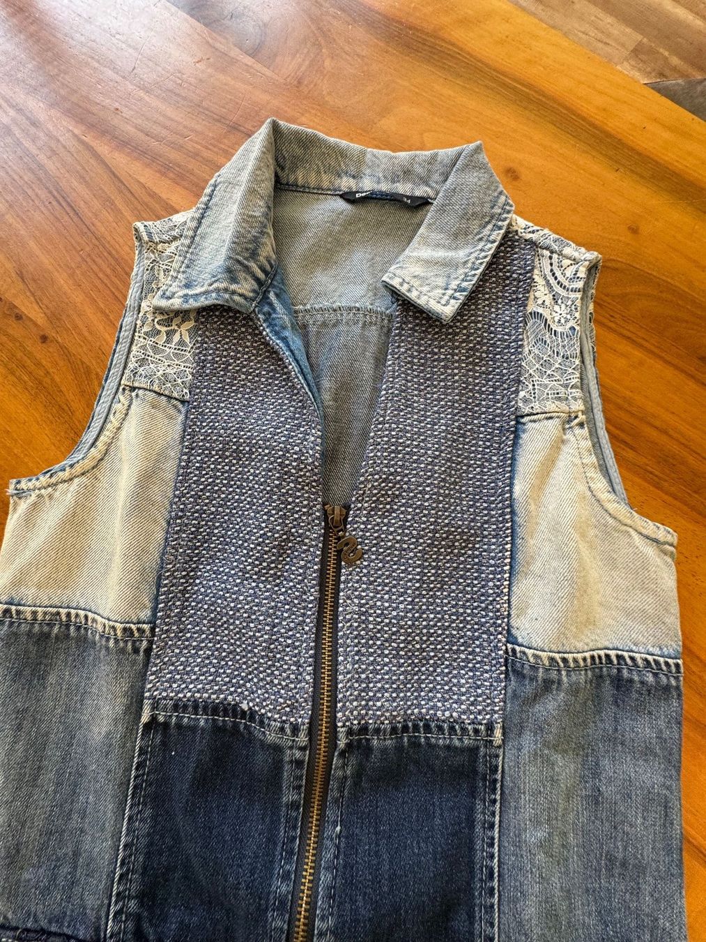 Desigual Vestiti: DESIGUAL cooles Jeans-Kleid Patchwork Gr. 34 mit Spitze – Nuovo (secondo la descrizione) da Meiringen venduto da snahhanssnah 2