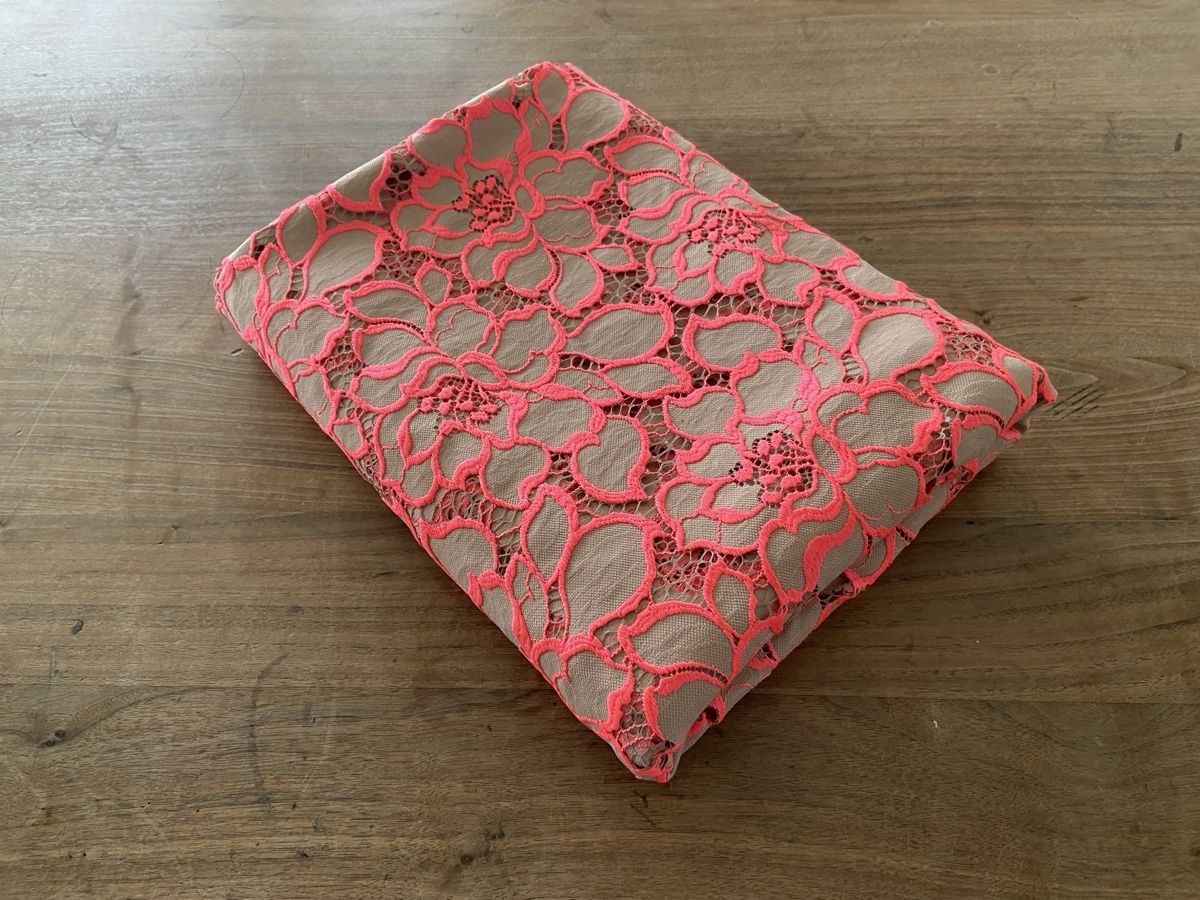 Autre linge de table: Rosa Blumen-Tischdeckenstoff – Neuf avec emballage d'origine à Kriens par Gallery-Vimala 5