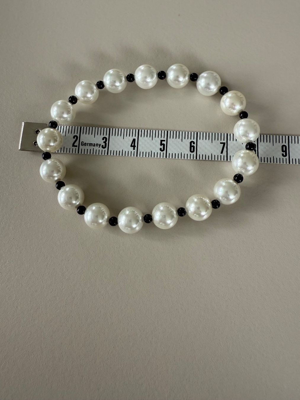 Bracciali & Braccialetti: Perlenarmband COCO-Style, Modeschmuck schwarz/weiss 6mm – Nuovo (secondo la descrizione) da Zollikon venduto da dorean 2