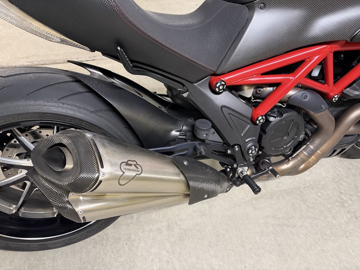 Ducati Strasse: Ducati Diavel Carbon – Gebraucht aus Kloten von Wkaeser 4