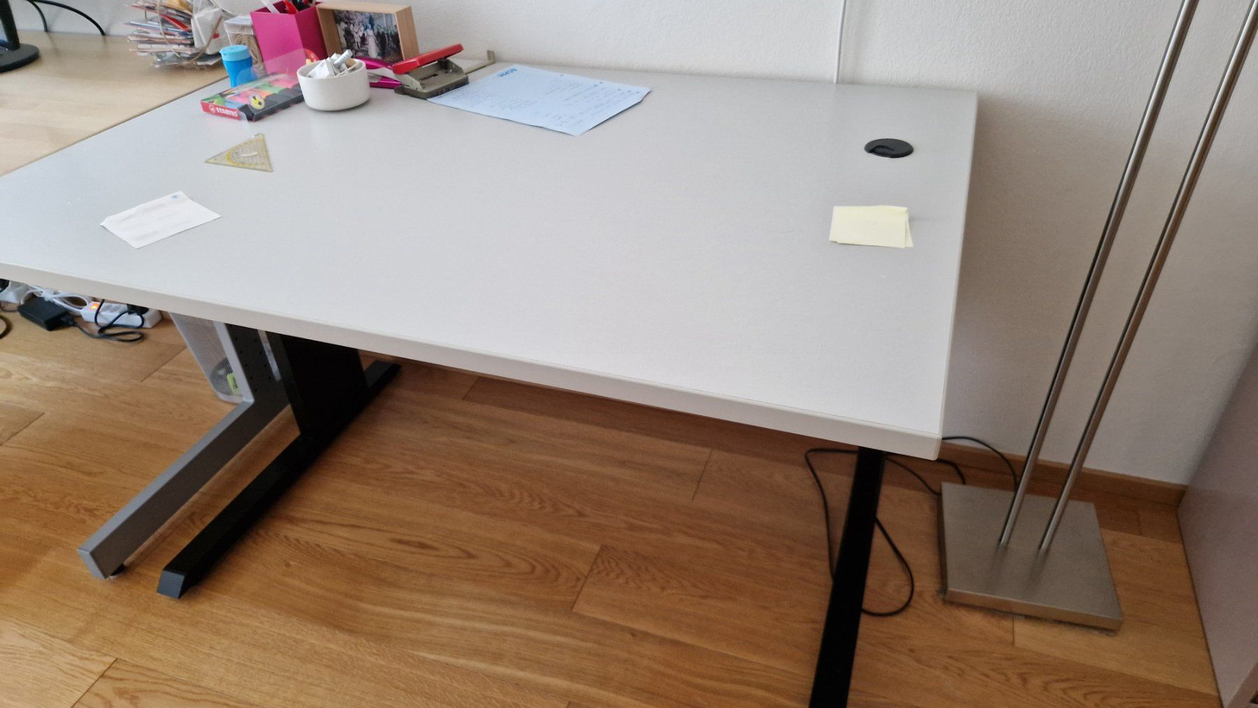 Bureaux: Schreibtisch – D'occasion à Schaffhausen par Ninapharma