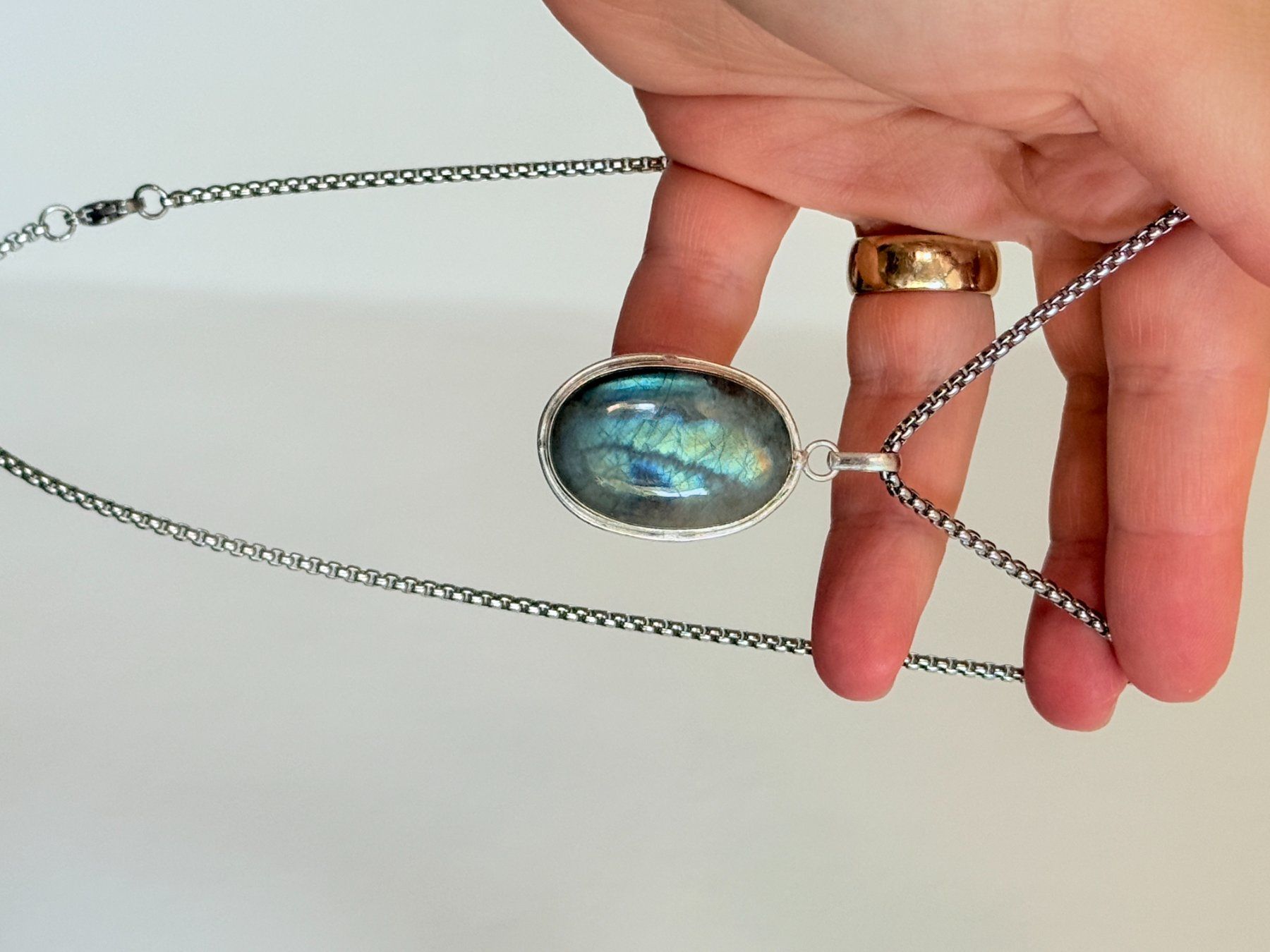 Ketten: Collier vintage avec pendentif pierre Labradorite – Neu und originalverpackt aus Genève von AWWA 9