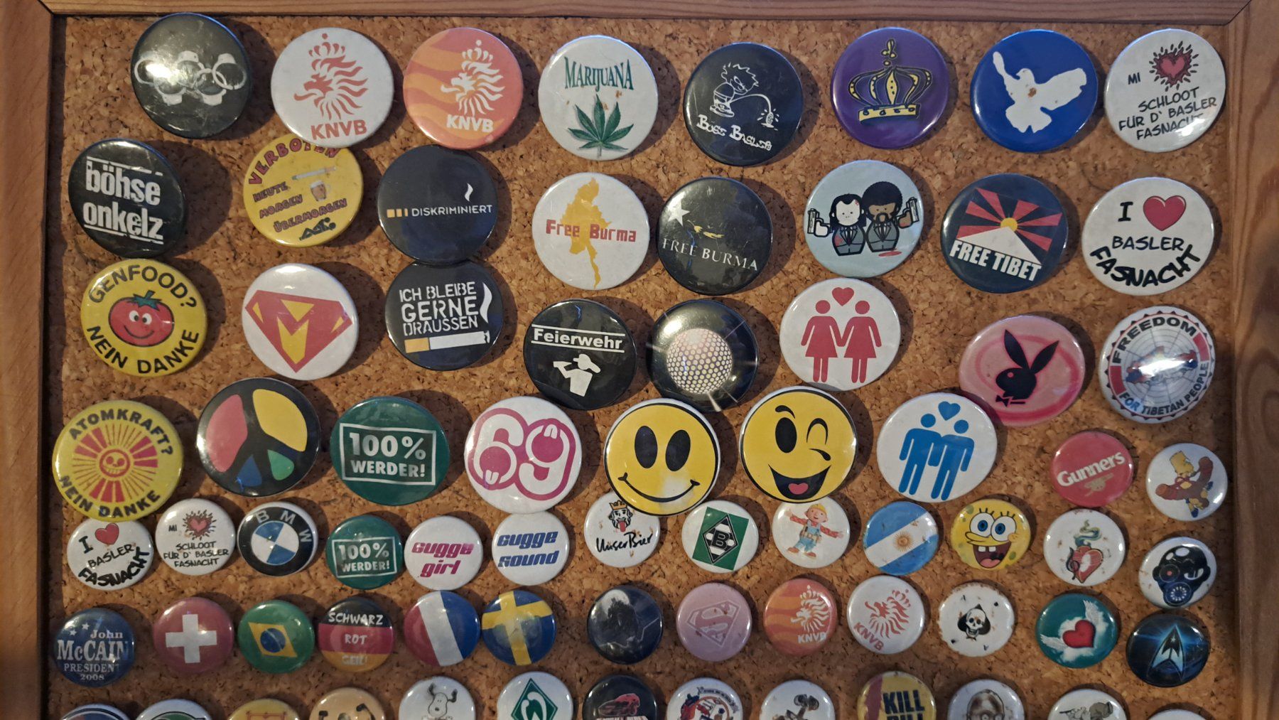 Broschen & Nadeln: Belle Collection de Badges 24mm et 37mm – Gebraucht aus Cernier von Poussetofiol 1