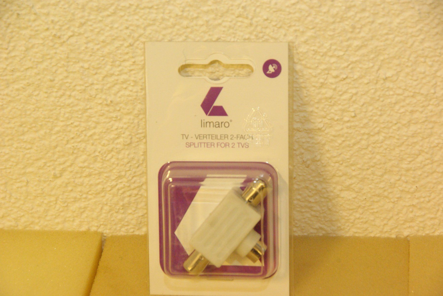 Laufwerke & Adapter: TV - Verteiler 2-fach, weiss – Neu und originalverpackt aus Herisau von Cevianer1844