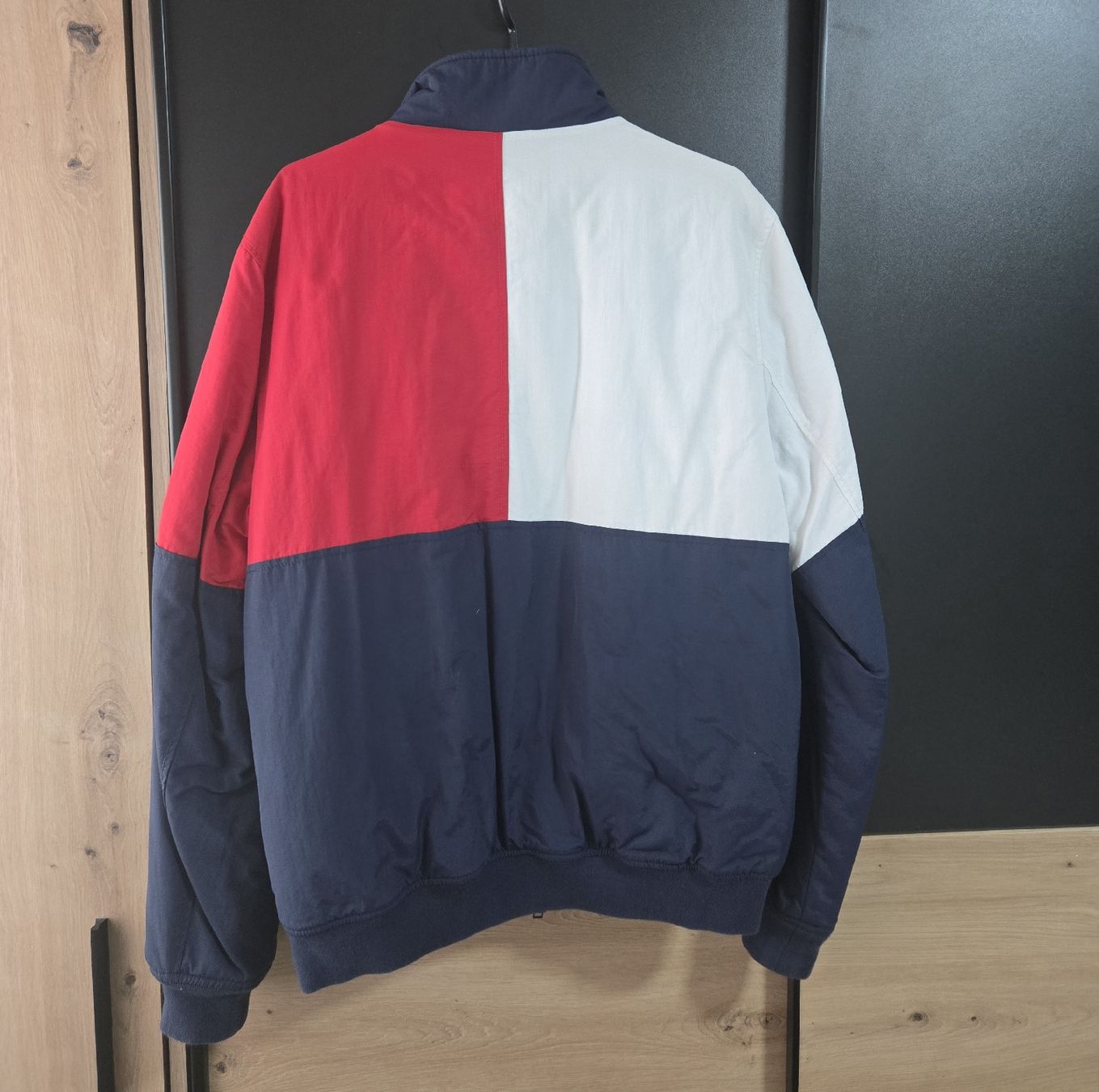 Tommy Hilfiger Jacken: Tommy Hilfiger Jeans Jacke Gr.M – Gebraucht aus Winterthur von SneakersLeo 2