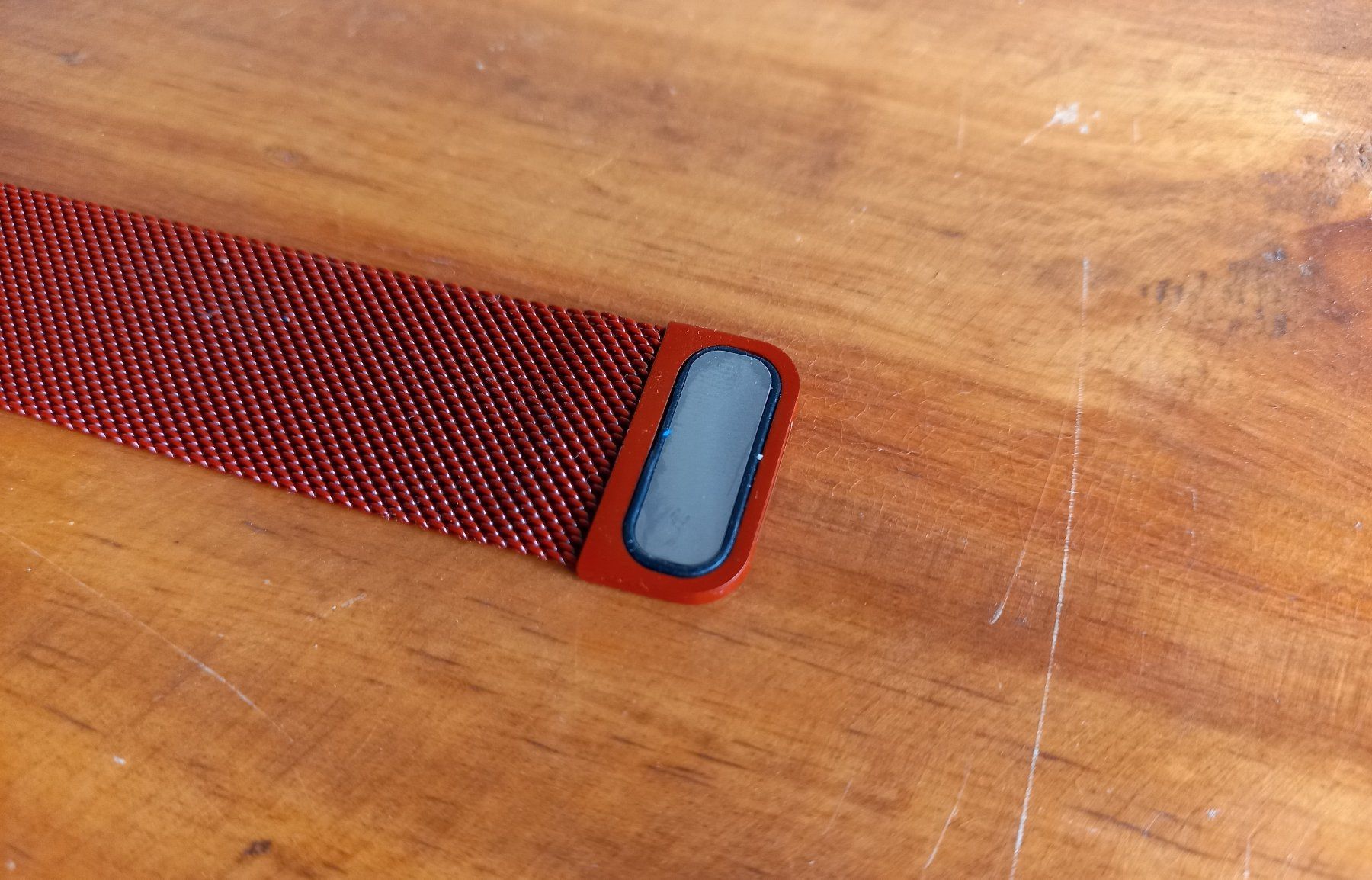Apple Armbänder & -reifen: Rotes magnetisch Edelstahlarmband für Apple Watch 42,44,45mm – Neu und originalverpackt aus Lausanne von WATCH-WORLD 2