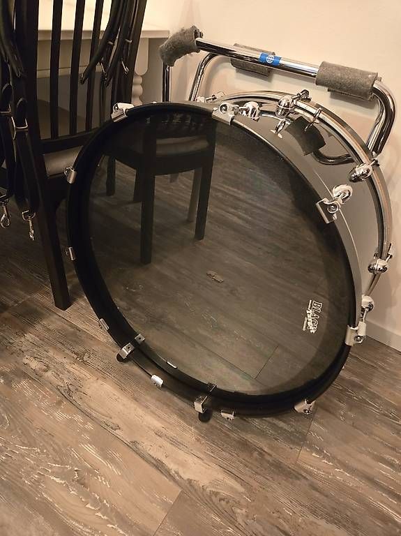 Musikinstrumente: Cassa con supporto e cinghie – Gebraucht aus Gorduno von ale_lwk6