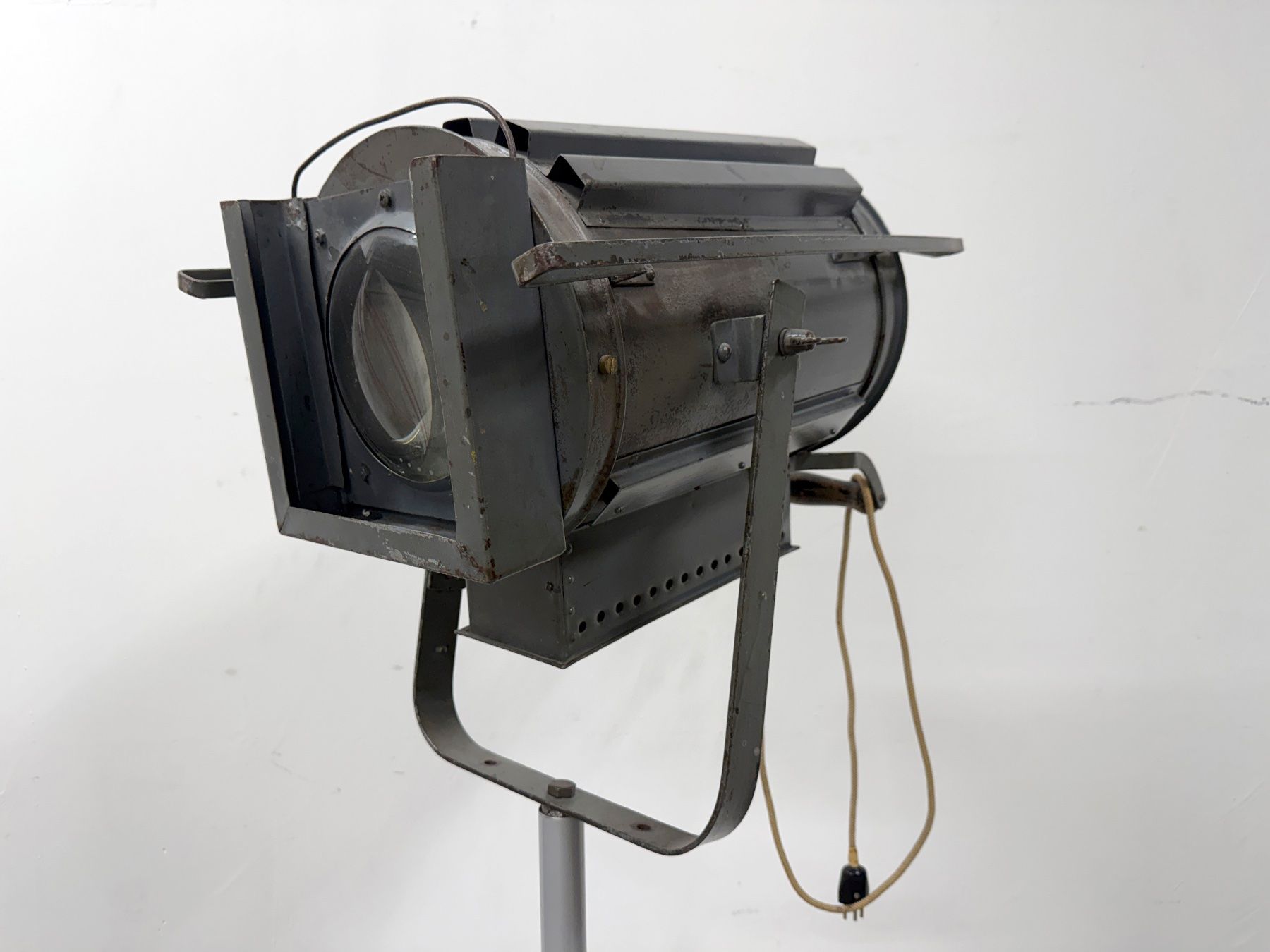 Lampade: THEATERLEUCHTE / SCHEINWERFER – Usato da Basel venduto da Zuschlag 1