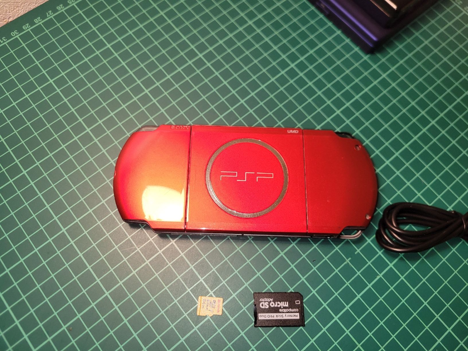 Sony Console: Sony PSP Handheld Console - Red - Includes Memory Card! – Usato da Meyrin venduto da Retro-GZ 2
