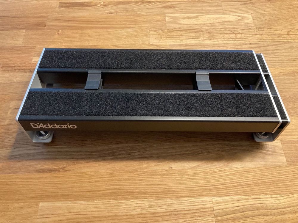 planetwaves D'Addario XPND Uitbreidende gitaartrapas - Gitaartrapas - 2 rijen - Lichtgewicht en duurzaam aluminium trapas - Vooraangebrachte klittenbandsluiting voor het wisselen van pedalen