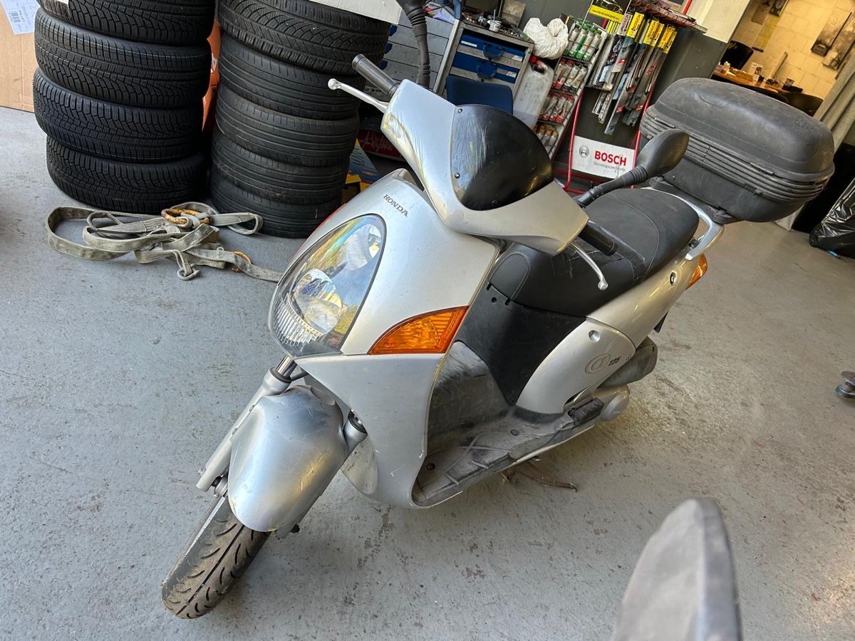 Honda Scooter: Honda NES125 – Difettoso da Haldenstein venduto da albert94
