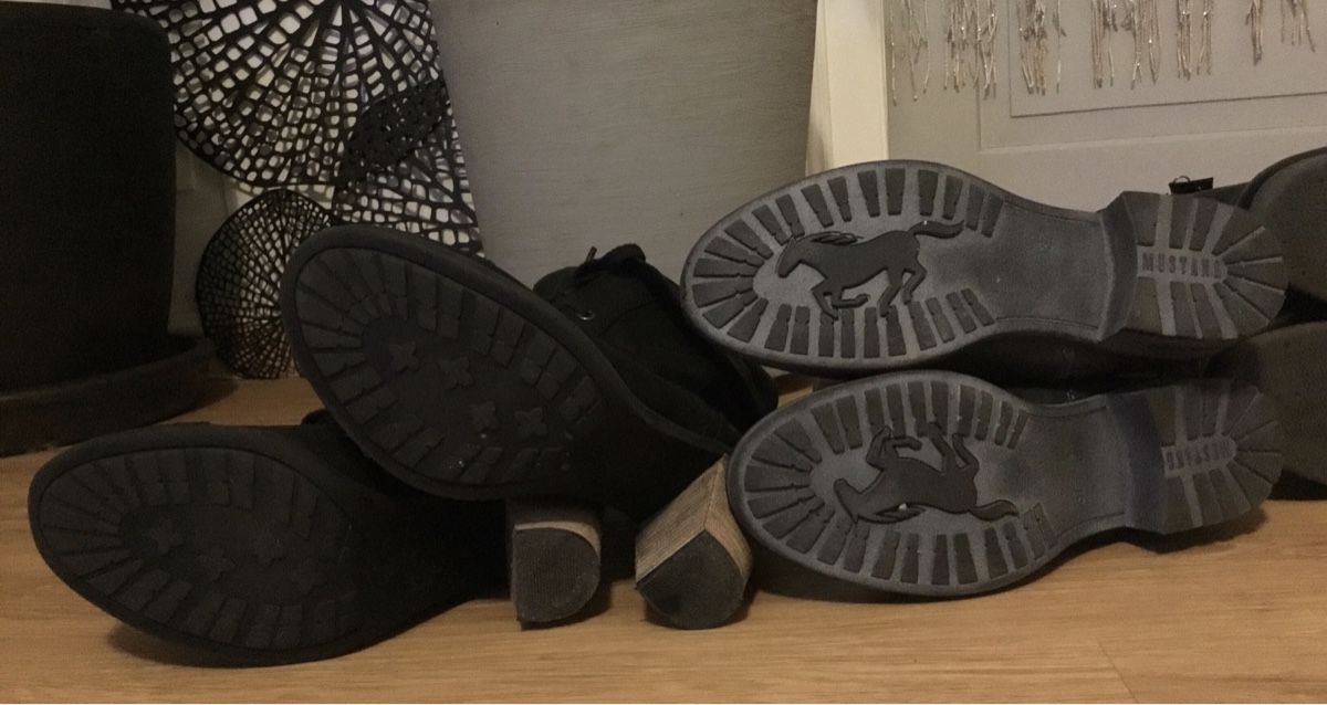 Damenschuhe: Stiefel 4 Paar – Gebraucht aus Schlieren von Jeajet 9