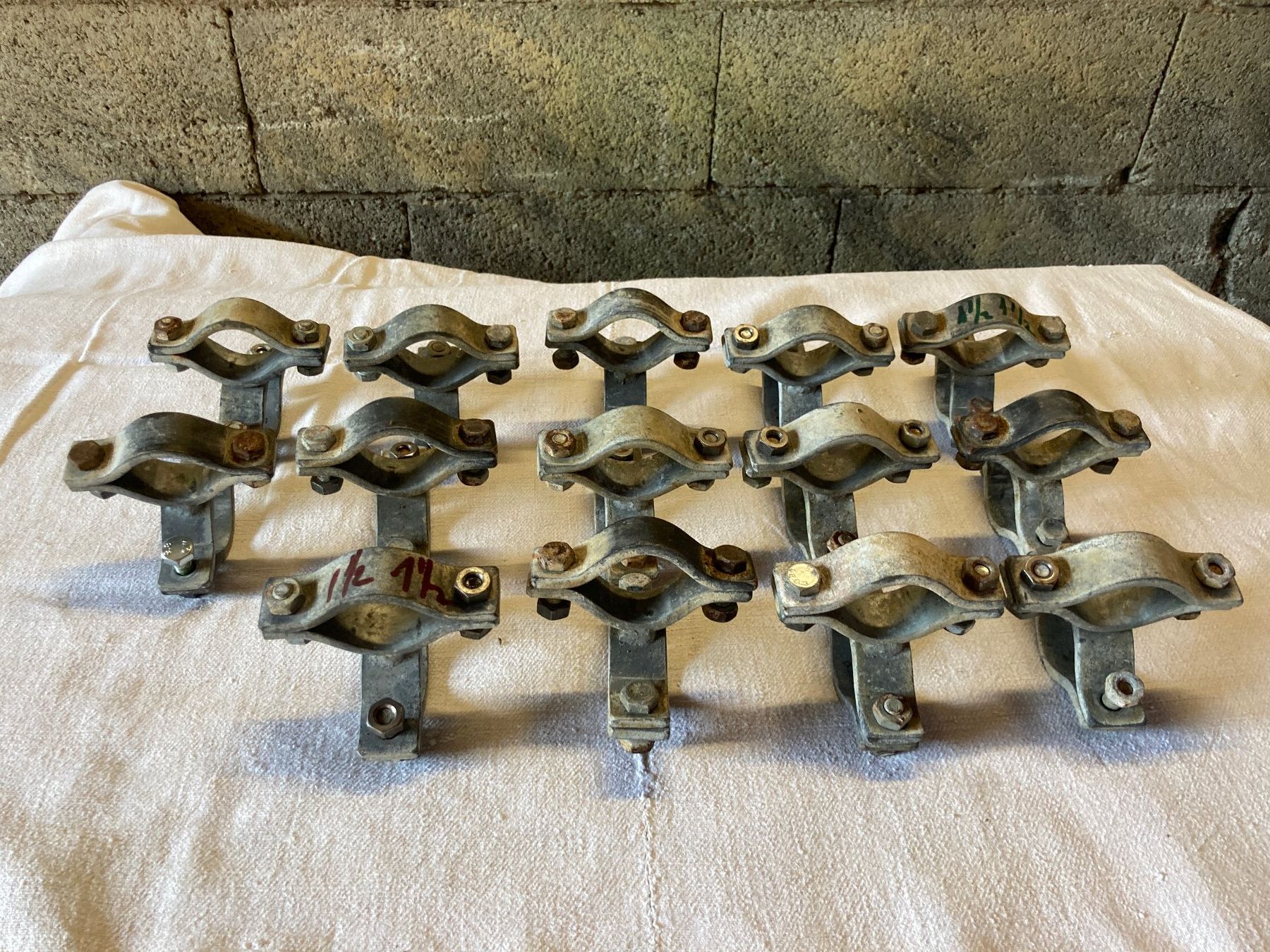 Altro in Accessori per animali: 1 lot de 14 piéces cornadis pour étable – Usato da Bourrignon venduto da filledemai 1
