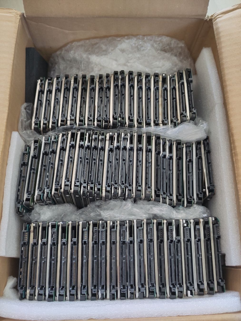 Harddisks: 62x 2.5" HDD – Defekt aus Sargans von sve_hjs5