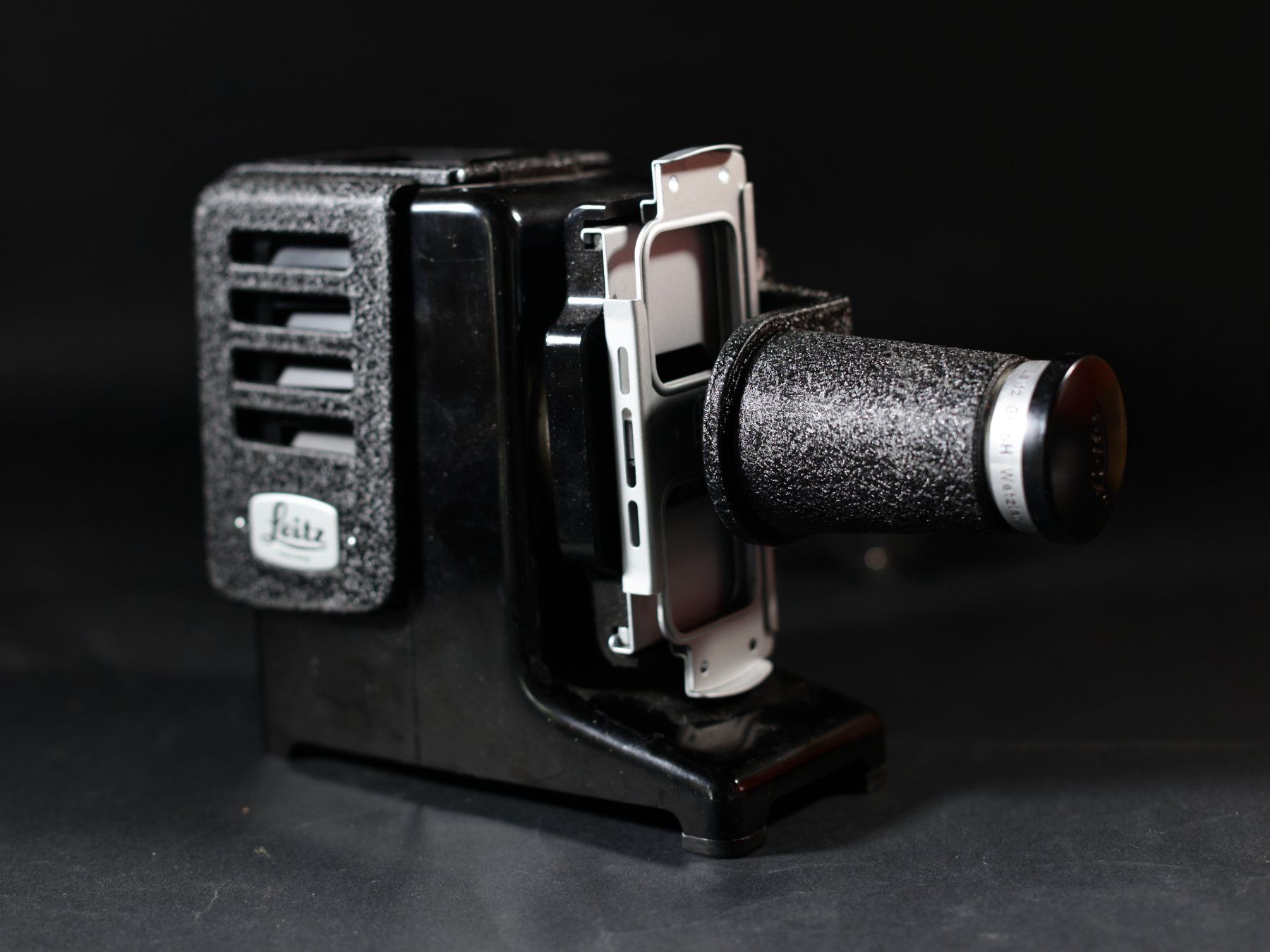 Proiettori: projecteur diapo Leitz Prado 150 / noir – Usato da Biel-Bienne venduto da monsieur_jelmoli