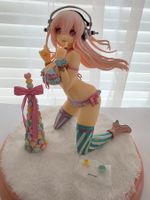 Super Sonico SoniAni 1/7 Alphamax – Figurine + Macaron Tower