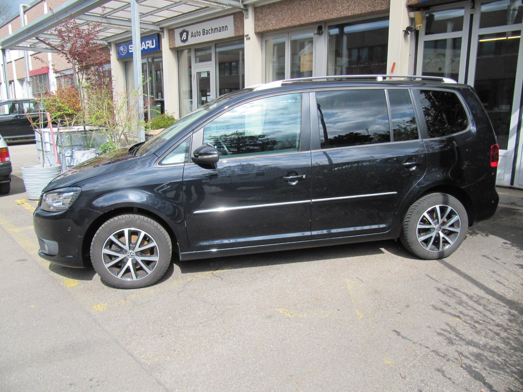 VW Automobili: VW Touran 1.4TSI   7 Plätzer – Usato da Rotkreuz venduto da auto-bachmann 4