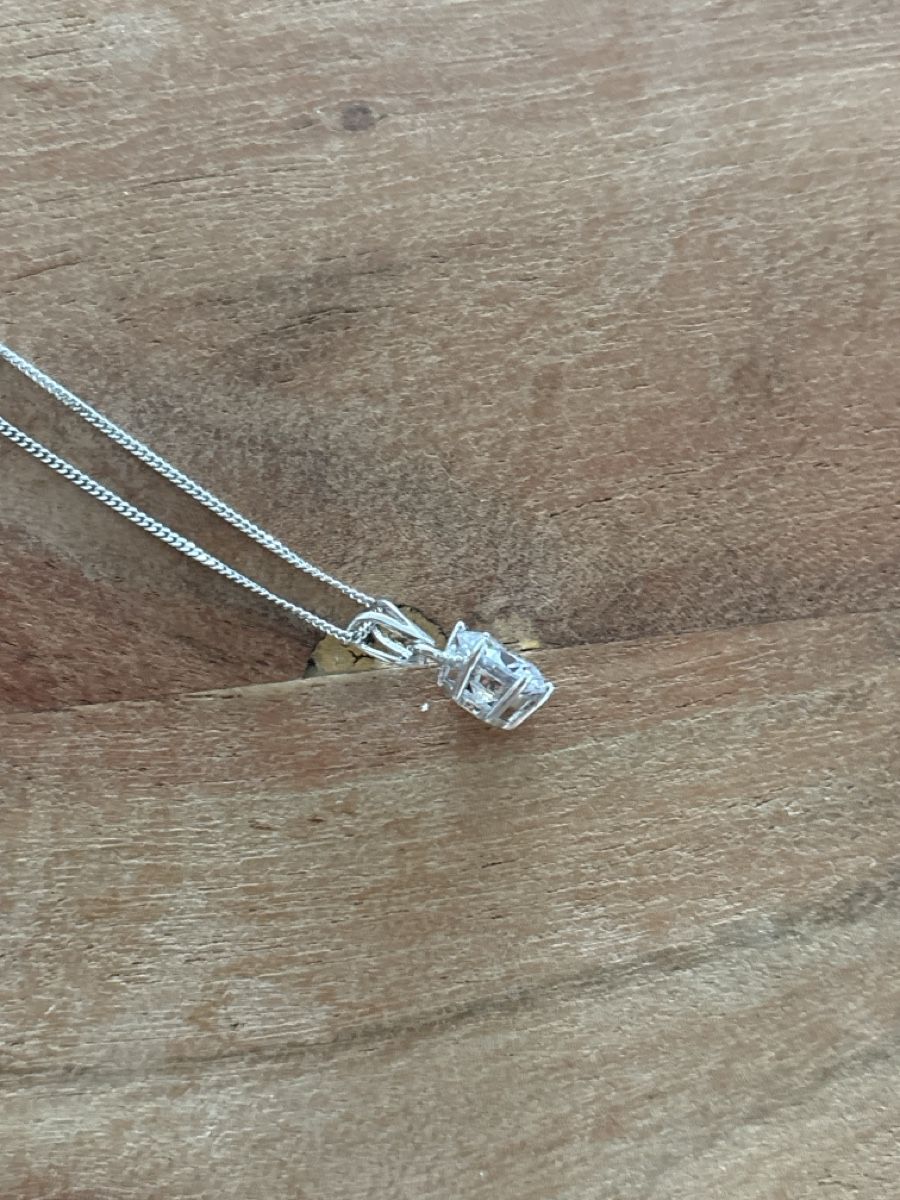 Colliers: Silver chain with pendant used condition – Neuf (Voir description) à Zürich par sve_p2cg 2