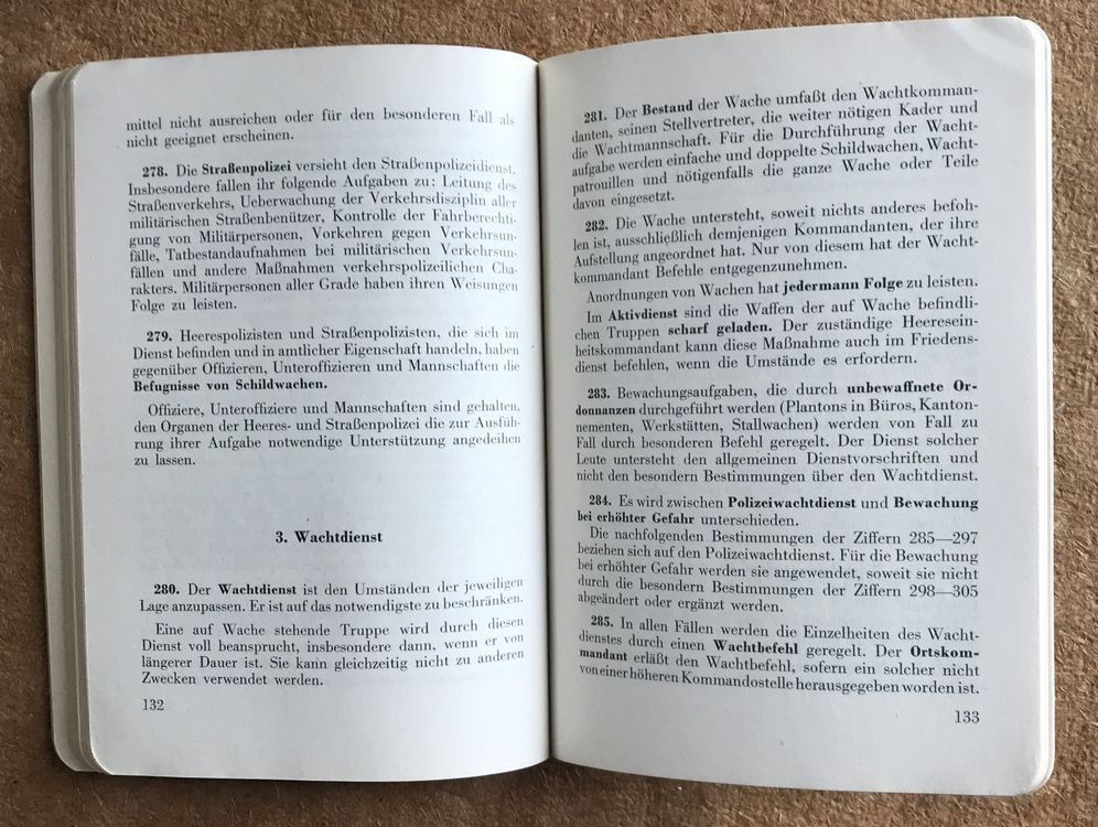 Libri: Dienstreglement der Schweizer Armee 1954 – Usato da Arnegg venduto da Arnrom 2