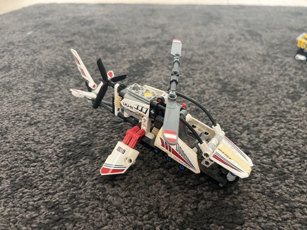 Lego Spielzeuge: Lego Technic Helicopter White Grey Red – Neu und originalverpackt aus Coppet von Cool0123 1